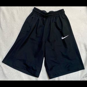 NIKE STRIPED BLACK ON BLACK BASKETBALL SHORTS, size SMALL